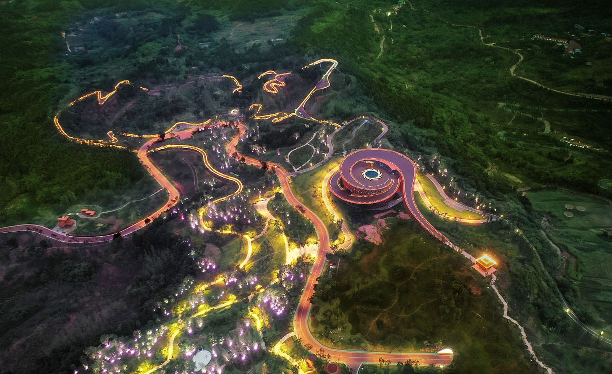 义龙山地旅游运动休闲博览园
