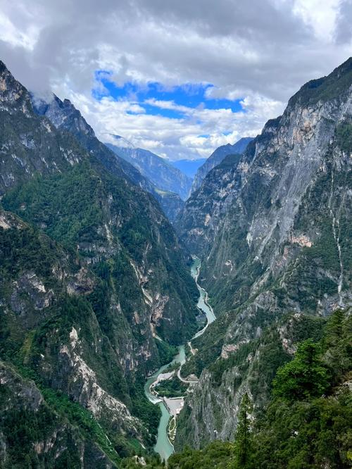 香格里拉大峡谷